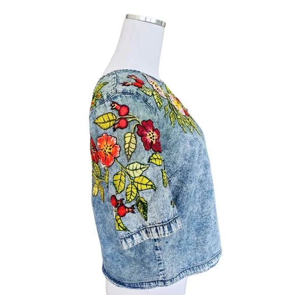 Embroidered Roses Denim Top Size M - Picture 2 of 14